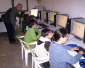 Alumnos y alumnas en la escuela de informtica