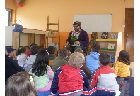 Mes do libro. Contacontos en Corme.